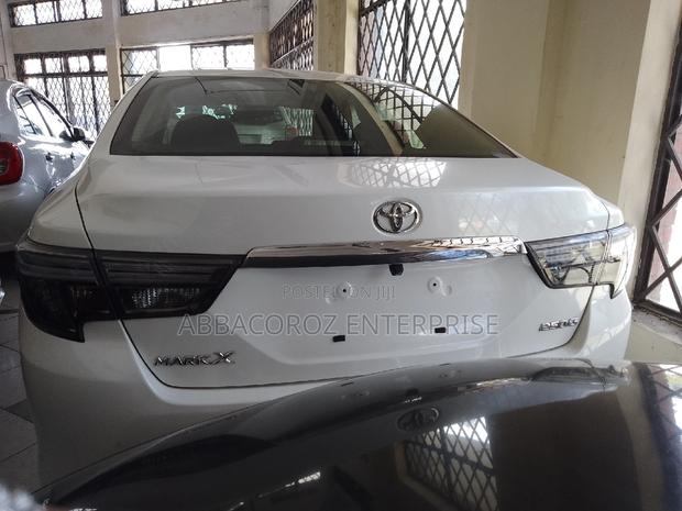 Ivory Toyota Mark X 2.5 AWD 2016: Luxury Ride with All-Wheel Drive!