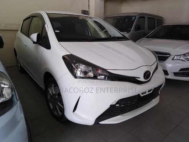 Ivory Toyota Vitz (2016): Stylish Compact Car at a Bargain!