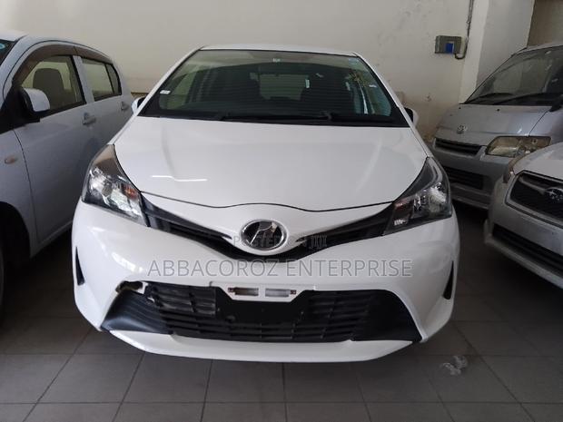 Ivory Toyota Vitz (2016): Stylish Compact Car at a Bargain!