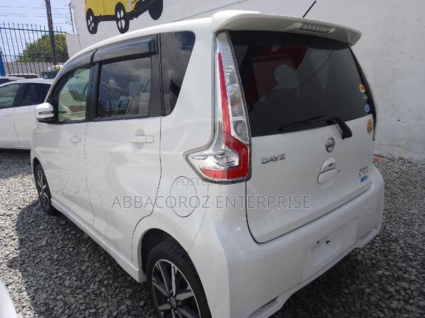 Off-White 2016 Nissan Dayz: Affordable and Efficient Compact Car