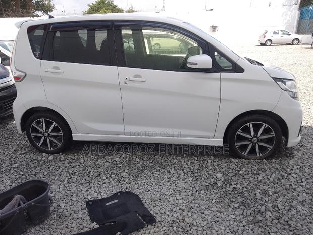 Off-White 2016 Nissan Dayz: Affordable and Efficient Compact Car