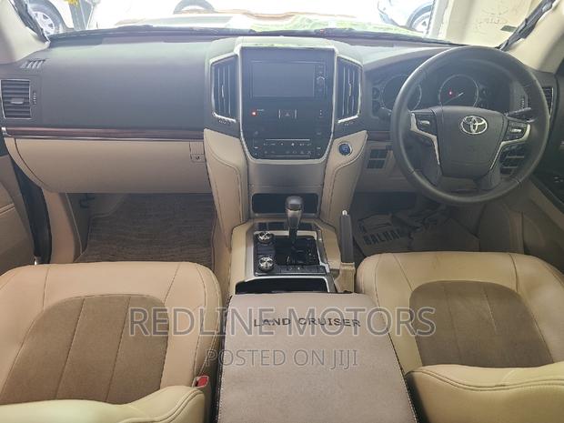 2017 Toyota Land Cruiser AX Gold Edition V8 4.6