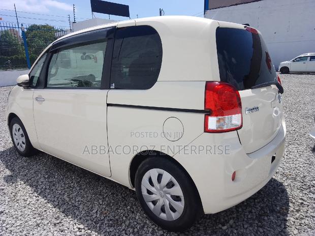 2016 Toyota Porte Beige Used Car for Sale