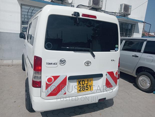 Used 2015 Toyota TownAce: White, Stylish and Efficient