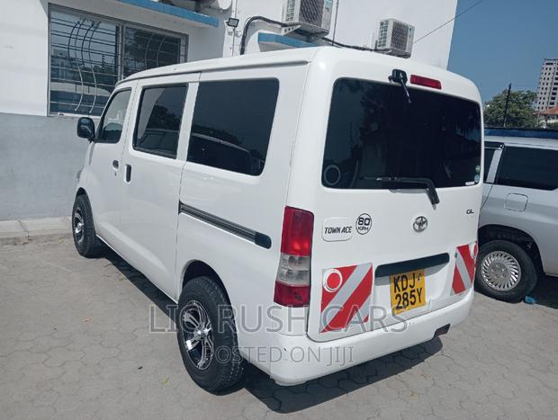 Used 2015 Toyota TownAce: White, Stylish and Efficient
