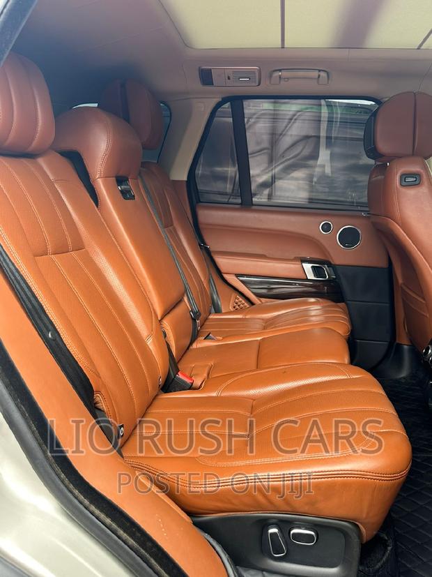 Silver Land Rover Range Rover Vogue 2015 - Pre-owned SUV with Class