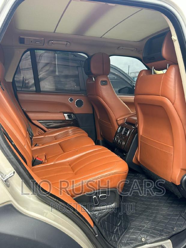 Silver Land Rover Range Rover Vogue 2015 - Pre-owned SUV with Class