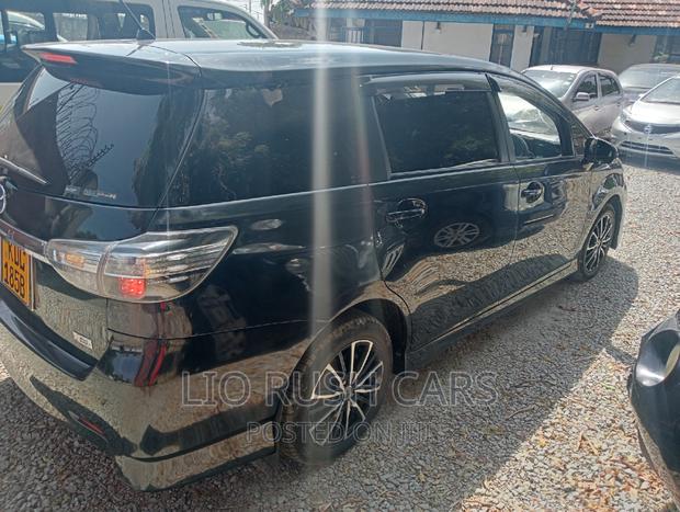 2017 Toyota Wish Black - Premium Midsize Sedan