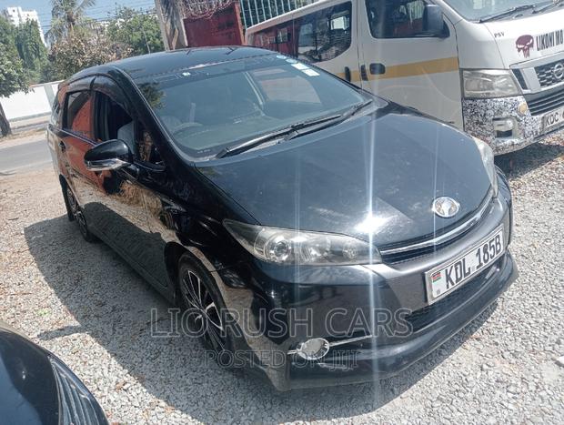 2017 Toyota Wish Black - Premium Midsize Sedan