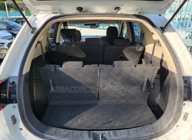 White Mitsubishi Outlander PHEV 2.0 AWD 2016