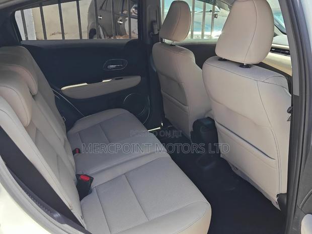 2016 Honda Vezel White - Pre-Owned Excellence