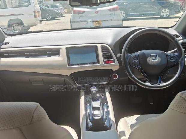 2016 Honda Vezel White - Pre-Owned Excellence