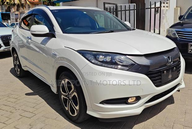 2016 Honda Vezel White - Pre-Owned Excellence