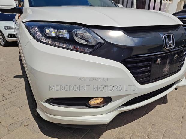 2016 Honda Vezel White - Pre-Owned Excellence