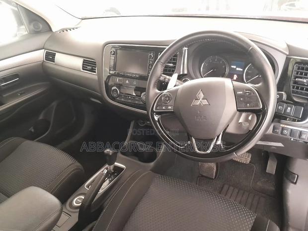 2016 Mitsubishi Outlander in Red: Affordable & Versatile SUV