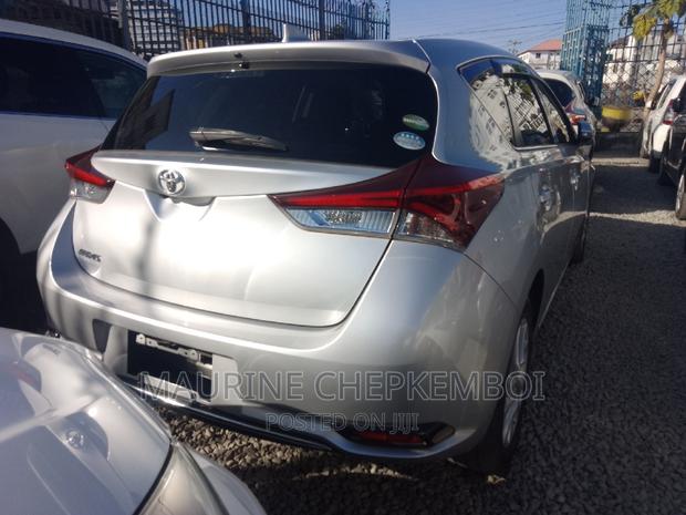 2016 Toyota Auris Gray - Stylish Compact Sedan