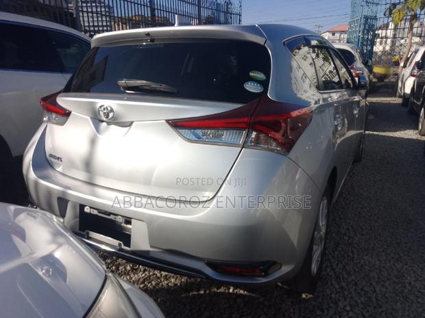 2016 Toyota Auris Gray - Stylish Compact Sedan