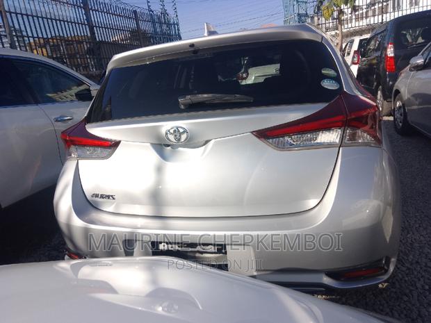 2016 Toyota Auris Gray - Stylish Compact Sedan