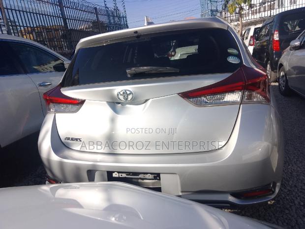 2016 Toyota Auris Gray - Stylish Compact Sedan