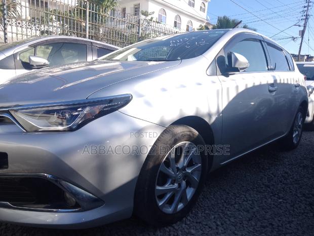 2016 Toyota Auris Gray - Stylish Compact Sedan