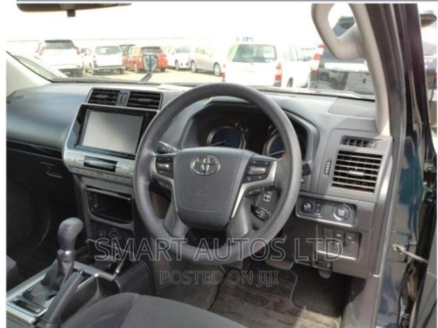 2018 Land Cruiser Blue Toyota - Comfortable, Powerful and Reliable