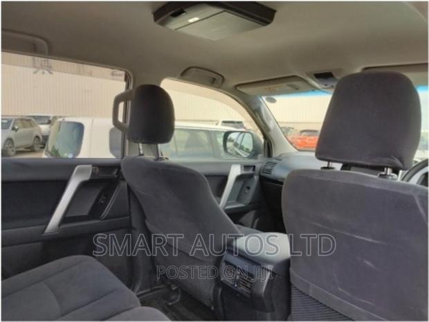 2018 Land Cruiser Blue Toyota - Comfortable, Powerful and Reliable