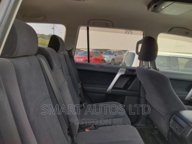 2018 Land Cruiser Blue Toyota - Comfortable, Powerful and Reliable