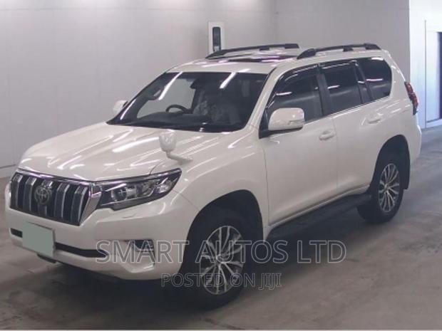 2018 Toyota Land Cruiser Pearl: The Perfect Blend of Performance & Style