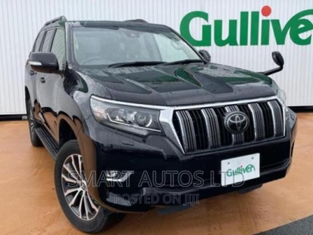 Toyota Land Cruiser Prado 2017: Luxury Black Edition
