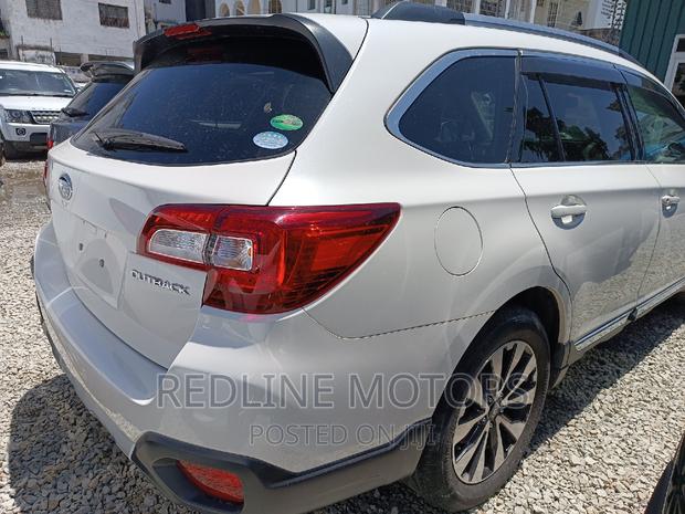 Used Subaru Outback 2.5i Premium AWD - Clean White