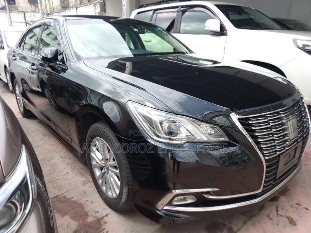 Matt Black 2016 Toyota Crown - Premium Sedan