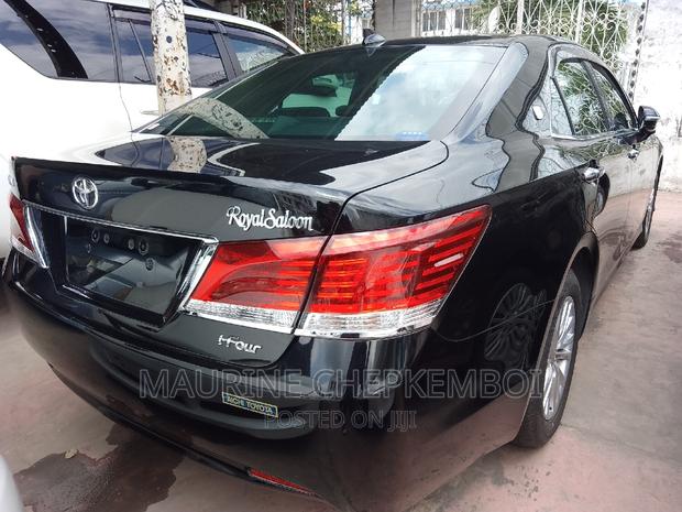 Matt Black 2016 Toyota Crown - Premium Sedan