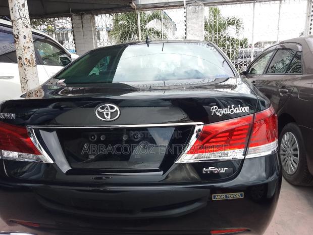 Matt Black 2016 Toyota Crown - Premium Sedan