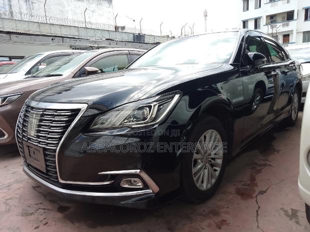 Matt Black 2016 Toyota Crown - Premium Sedan