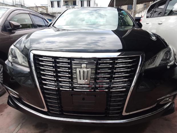 Matt Black 2016 Toyota Crown - Premium Sedan