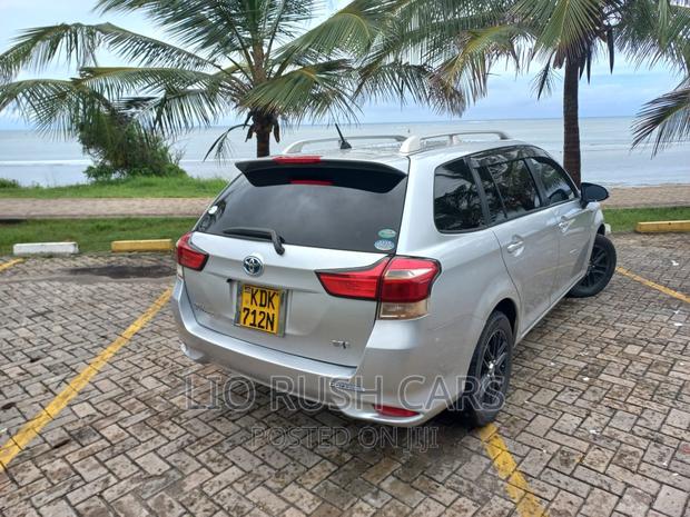 2015 Toyota Corolla Fielder Silver - Spacious and Stylish Ride