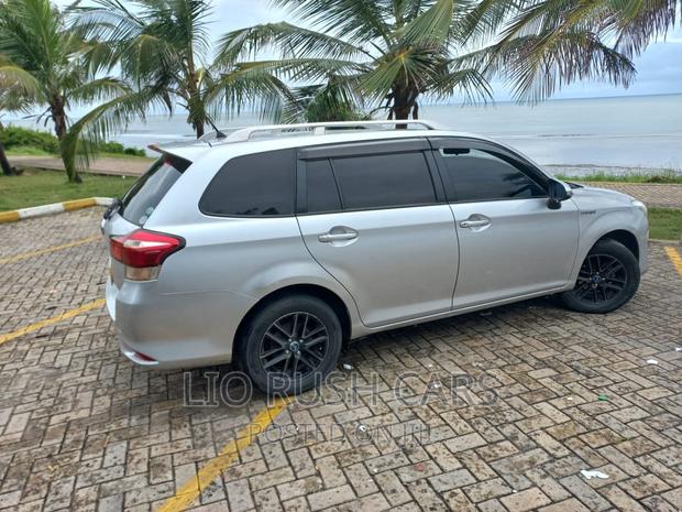 2015 Toyota Corolla Fielder Silver - Spacious and Stylish Ride