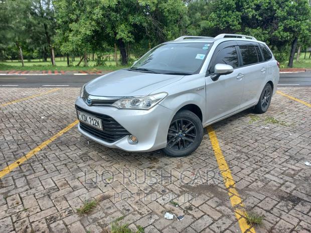 2015 Toyota Corolla Fielder Silver - Spacious and Stylish Ride