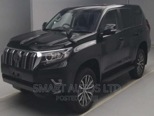 Premium 2017 Toyota Land Cruiser Prado in Black