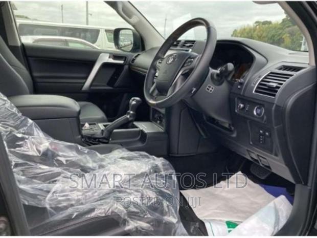 Premium 2017 Toyota Land Cruiser Prado in Black