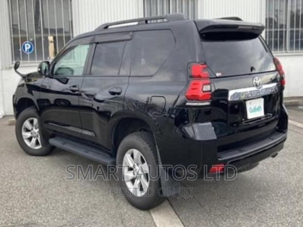 2018 Toyota Land Cruiser Prado: Black Expedition