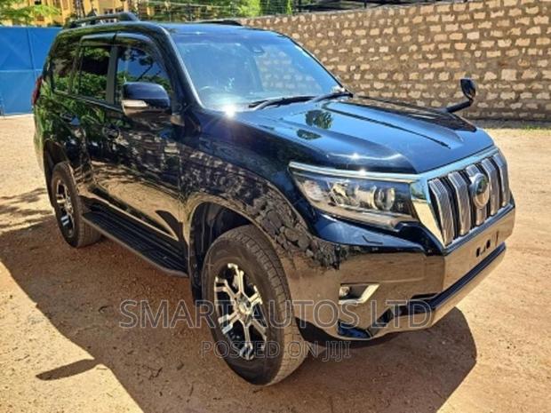 2017 Toyota Land Cruiser Prado Black - Stylish Off-Road Adventure
