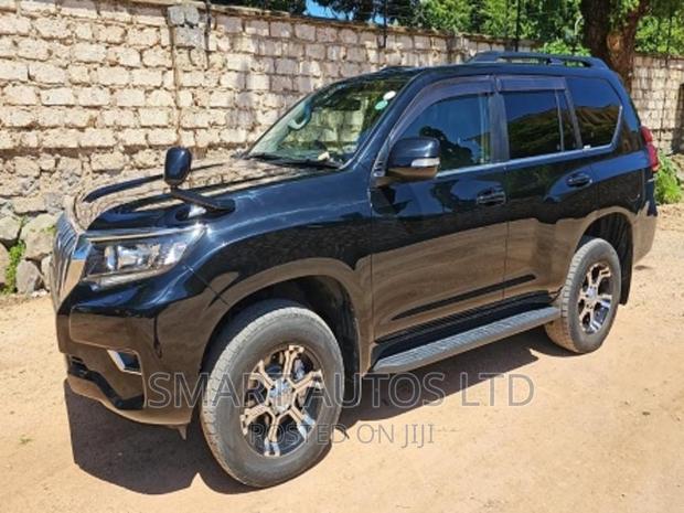 2017 Toyota Land Cruiser Prado Black - Stylish Off-Road Adventure