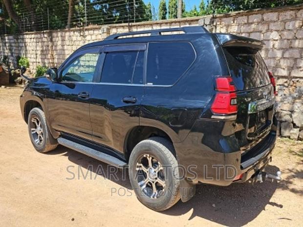 2017 Toyota Land Cruiser Prado Black - Stylish Off-Road Adventure