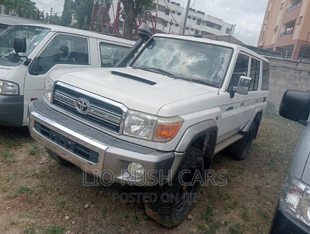 Toyota Land Cruiser 2016 White