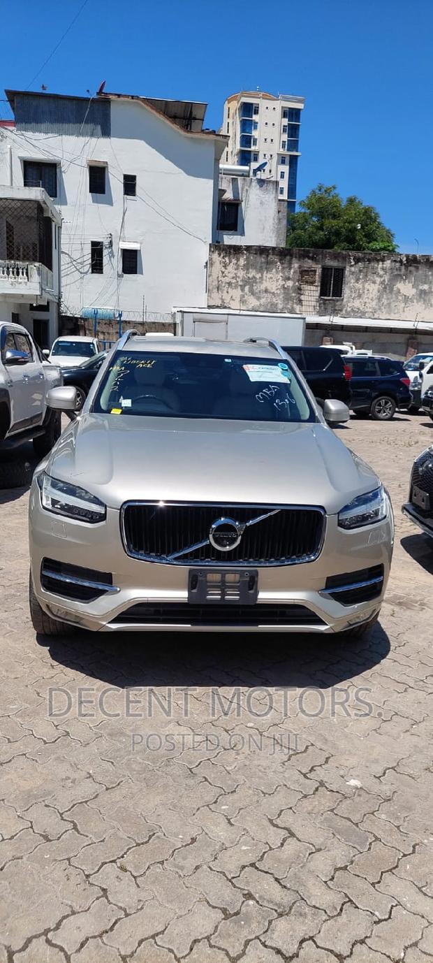 Volvo XC90 T6 Momentum AWD 2018 - Silver - Luxury SUV for Sale