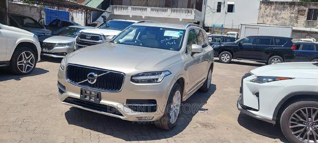 Volvo XC90 T6 Momentum AWD 2018 - Silver - Luxury SUV for Sale