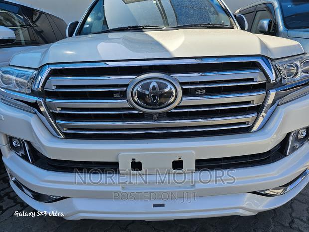 2017 Toyota Land Cruiser Pearl - Top-of-the-line SUV for Sale Today