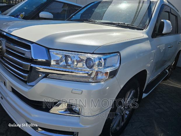 2017 Toyota Land Cruiser Pearl - Top-of-the-line SUV for Sale Today