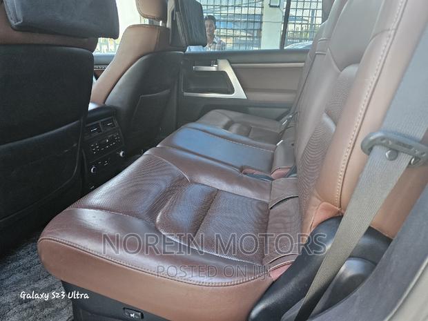2017 Toyota Land Cruiser Pearl - Top-of-the-line SUV for Sale Today